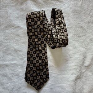 Montebello Geometric Patterned Tie in Black and Gold 100% Silk